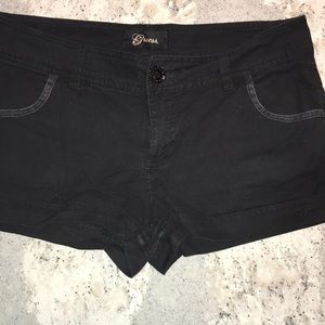 GUESS shorts - size 32